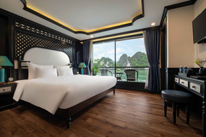 2/3-Day Halong & Lan Ha Bay Doris 5* Cruise balcony, bathtub