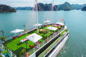 Apollo Premium 5 Star Ha Long Bay Cruise: Limo, Kayak, Lunch