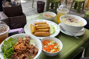 Authentic Halal Food Tour & Train Street Experience