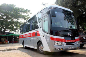 Bus transfer from Cat Ba to Hanoi
