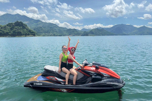 Vesiurheilua sisältävä matkapäivä SUP-lautalla, sähköfoililla ja jetboardilla