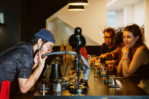 Warsztaty parzenia espresso i latte art z wykorzystaniem wietnamskich ziaren kawy