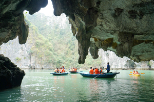 Explore 04 Hours Halong Bay Day Cruise Shore Excursion