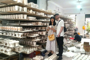 Explore Bat trang village & Ceramics factories / local guide