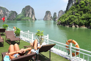 Desde Hanói: Crucero de Lujo de 3 Días por la Bahía de Ha Long y la Isla de Cat Ba