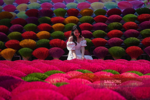 From Hanoi: Incense Village & Train Street Small Group Tour