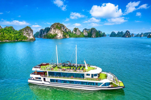 Dagstur i Ha Long-bugten: Luksusbådtur, frokostbuffet og jacuzzi