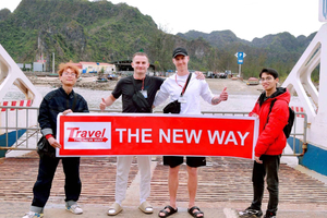 Ha Long Bay: Lan Ha Bay & Cat Ba Island with Cave Hiking