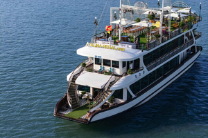 Ha Long Bay: Regal Cruise Tour with Cave & Island Visit