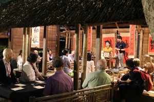 Ha Noi: Van Mieu Temple of Literature Night Tour with 3DShow