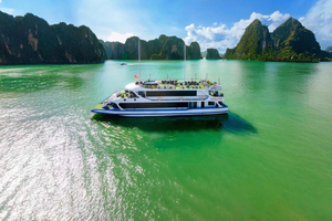 Halong Bay Premium Day Cruise with Luxury Limousine