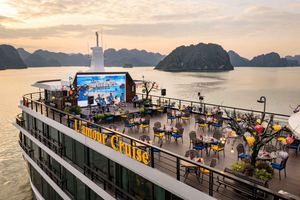 Hanoi: 2 Days Ha Long Bay by 5* L'amour Cruise, folk show