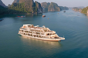 Hanoi: Bai Tu Long Bay 2-Day Cruise with Meals and Caves