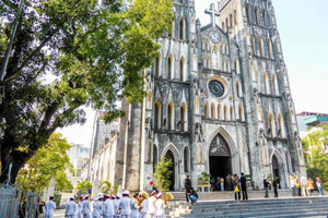 Hanoi: City Sightseeing Motorbike Tour