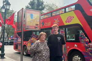 wycieczka po mieście i street food autobusem hop-on hop-off