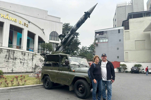 Hanoi: Half‑Day Jeep City Tour, Landmarks & Local Food