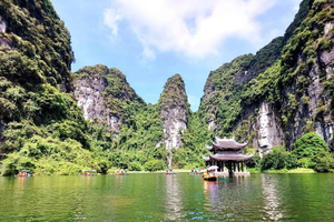 Hanoi: Hoa Lu, Trang An/Tam Coc and Mua Cave Full-Day Trip
