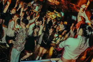 Hanoi Nightlife Bar Crawl: Music, Drinks & Good Vibes