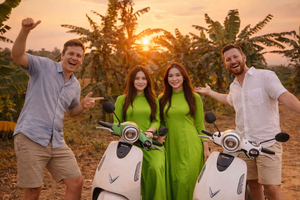 Hanoi Street Food Tour: Female Riders Motorbike & Sunset