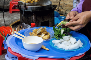 Visite culinaire végétarienne et visite de la rue des trains à Hanoï
