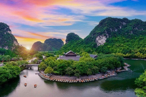 Ninh Binh day trip with boat ride and buffet lunch