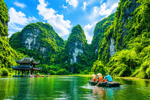 Ninh Binh: Hoa Lu, Trang An and Mua Cave Day Trip from Hanoi