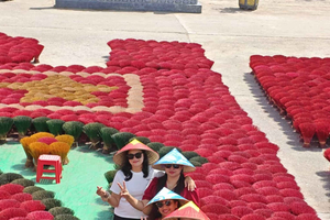 Quang Phu Cau Incense Village, Lacquerware, Hat Paint Tour