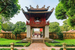 Temple of Literature & Hoa Lo Prison Half-Day Tour