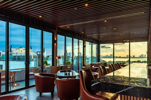 14’ Rooftop Bar