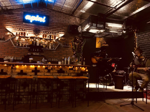 Apini Social Lounge