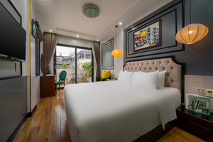 Bella Premier Hotel & Rooftop Skybar