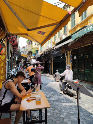 Hidden Pub Hanoi