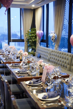Upper Cloud Restaurant Lakeview