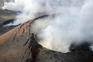 ヒロ：ハワイ火山国立公園フライト
