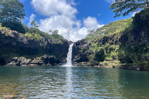 Hilo: Caminhada numa cascata e natação com nativos havaianos