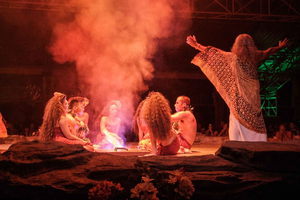 Kauai: Luau Kalamaku – Asientos elevados, cena y espectáculo