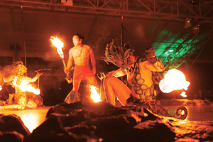 Kauai: Cena VIP en una mansión y espectáculo Luau Kalamaku