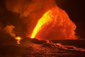 Kīlauea hike and lava gazing with Native Hawaiian