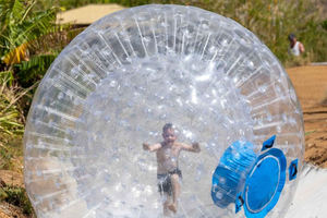 Лахайна: катание на Aquaball и тур по ферме питахайи