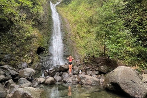 Ruta de senderismo guiada a las cascadas de Lulumahu con baño en la cascada