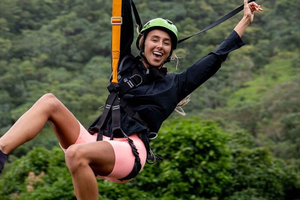 Oahu Excursión en tirolina por el Valle Jurásico de Kualoa