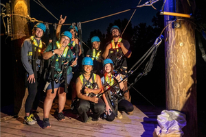Oahu: Aventura Nocturna en Tirolina (3 Líneas)