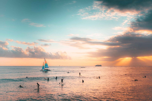 Waikiki: crucero al atardecer en el catamarán Manakai