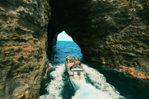 Waimea : Rafting en zodiac sur la côte de Nā Pali Grottes marines + plongée en apnée