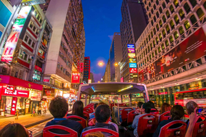 Hong Kong: Tour panoramico notturno di Kowloon in autobus scoperto