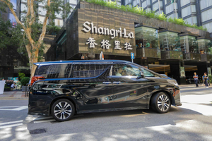 Hong Kong: Private City Highlights Tour with Car