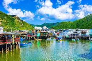 crucero por el pueblo pesquero de Tai O y vistas de las casas sobre pilotes