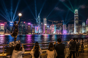 passeggiata notturna a Victoria Harbour e Symphony of Lights