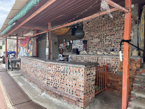 Ben's Back Beach Bar