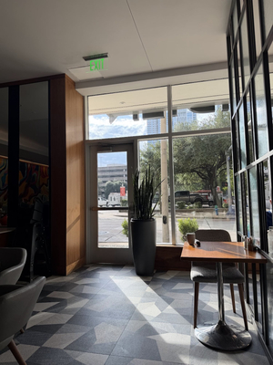 Zutro Restaurant & Bar